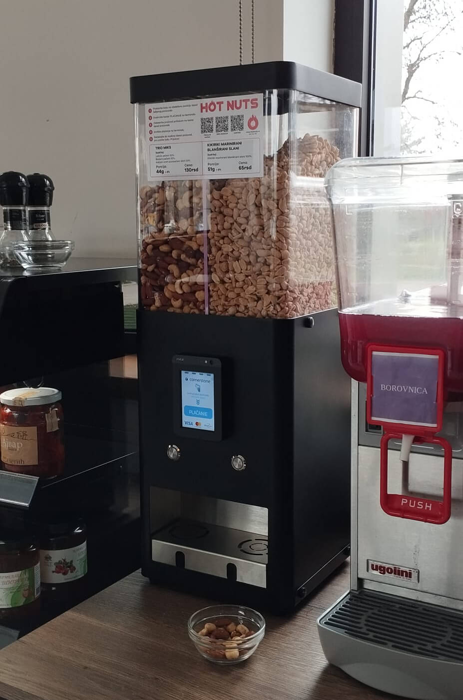 Lightweight vending machine